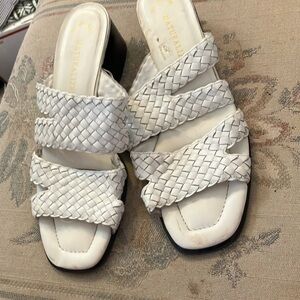 FINAL MARKDOWN Ladies naturalizer sandals 10